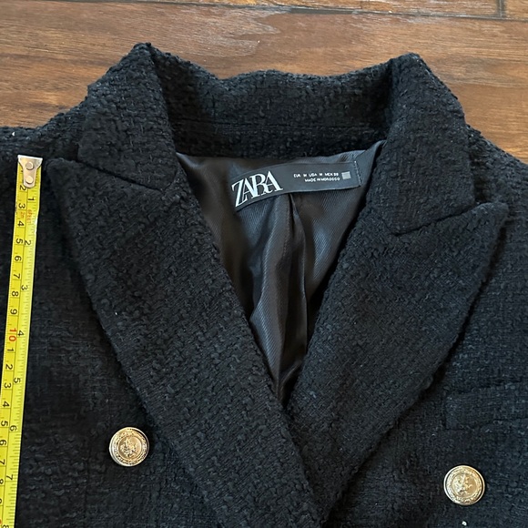 Zara Women's Elegant Black Blazer with Gold Accents - Picture 3 of 3